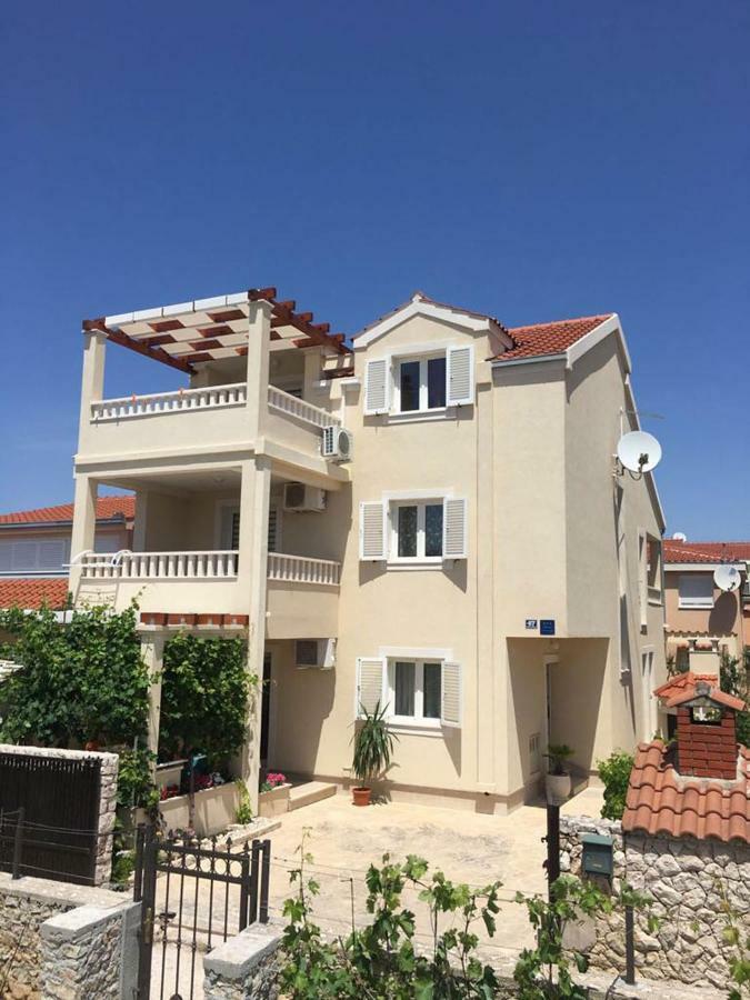 Apartment Vucica Sevid Exterior photo